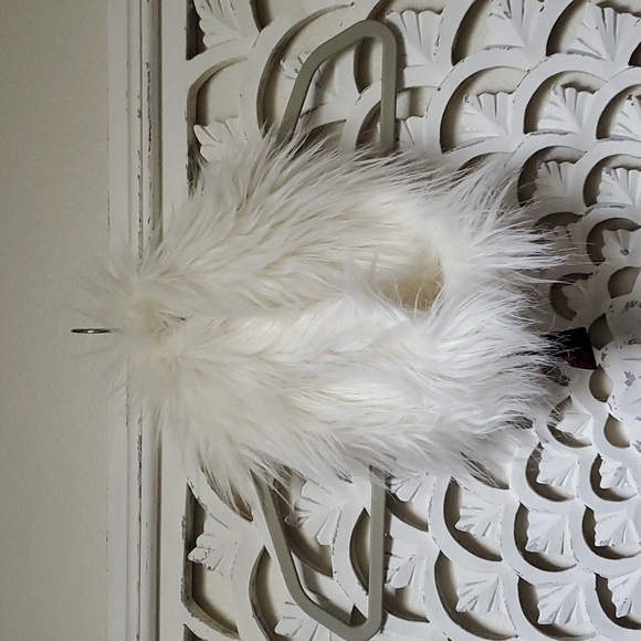 White Fur Collar by Adrienne Landeau One Size - Picture 1 of 7